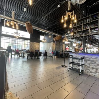 The Twisted Crab Seafood & Bar - Seating - Seafood Near Me - Buford, Georgia
