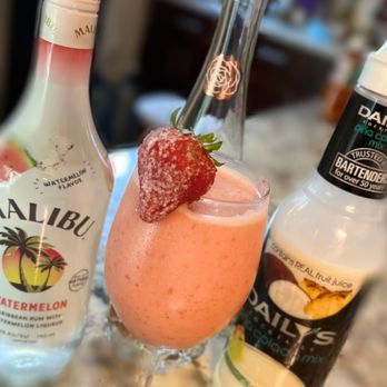 Candy’s Buzzin Bar - Coconut wine berry - Bartenders Near Me