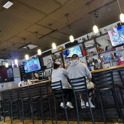 Henry's Northeast - Bar