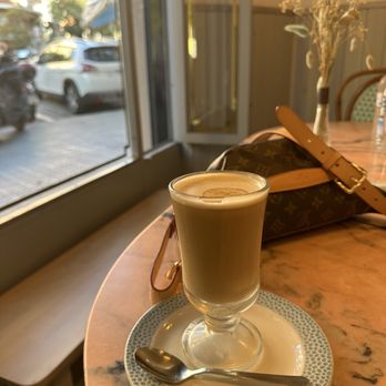 Bristol Café - latte macchiato coffee - Cafeteria Near Me - Barcelona, B Bristol Café - latte macchiato coffee - Cafeteria Near Me - Barcelona, B