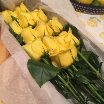 Flower Peddler - Carefully boxed roses. - Florists Near Me - Sandwich, Illinois