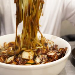 Man Chun Hong - Vegetarian jjajangmyun (black bean noodles)