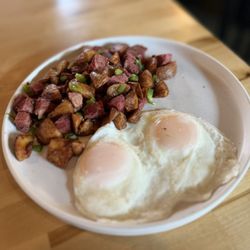 Twisted Egg - Corned Beef Hash and Eggs.