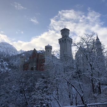 Schloss Neuschwanstein - Entrance in the snow - Landmarks & Historical Buildings Near Me - Schwangau, BY