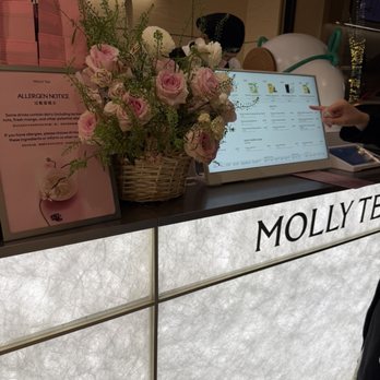 Molly Tea - Pretty counter with light effects - Bubble Tea Near Me - Palo Alto, California Molly Tea - Pretty counter with light effects - Bubble Tea Near Me - Palo Alto, California