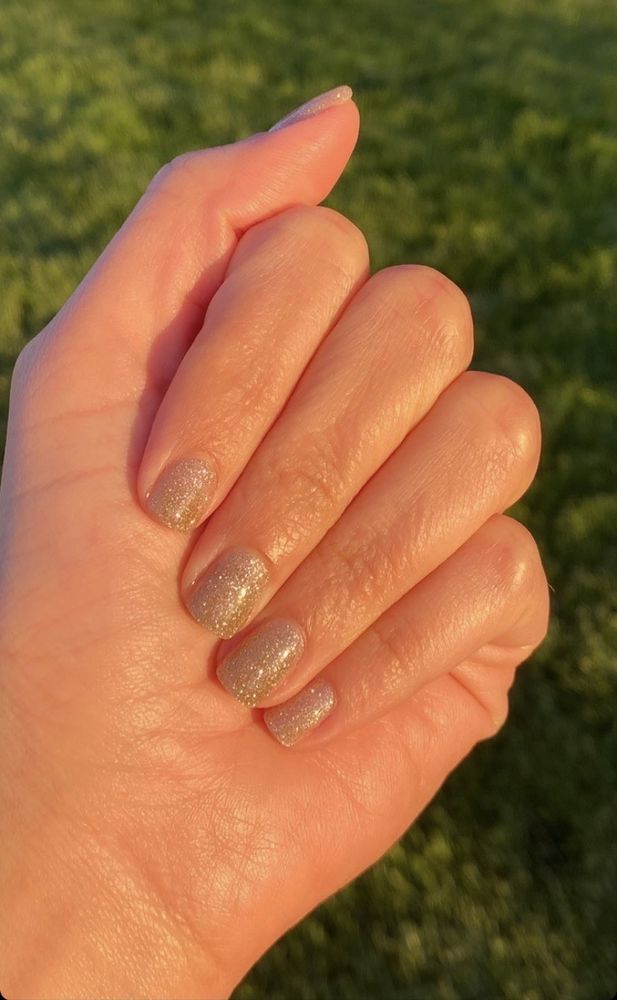 Supreme Nail Logo