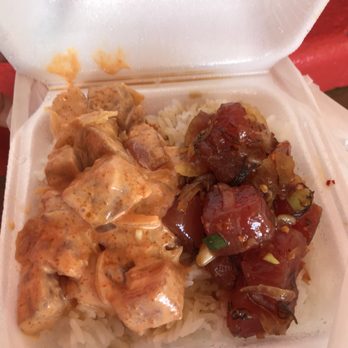 Ono Seafood - #1 and #7 poke bowl combo - spicy ahi (left) and Shoyu Ahi (right) - Seafood Near Me - Honolulu, Hawaii