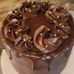 Aaron's Vegan Bakery - Intricately piped custom cake with dairy-free frosting