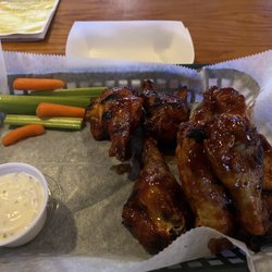 Christophers Cafe - Wings were good.  (Not great) 8 for $12