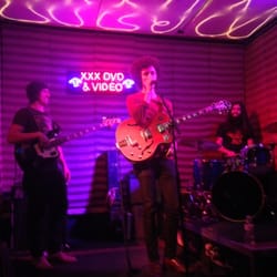 The Oasis Pub - The incomparable Ron Gallo!