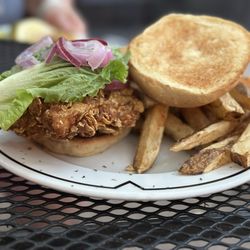 Waxy O'Connor's - Fish sandwich with fries