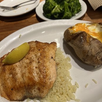 Cheddar's Scratch Kitchen - Grilled Salmon - American Near Me - Chattanooga, Tennessee