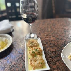 Paesanos Riverwalk - House red wine, shrimp appetizer