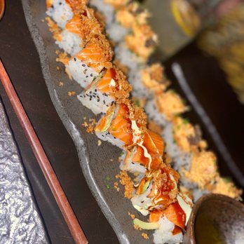 Kessaku - Spicy Salmon Roll - Cocktail Bars Near Me - Dallas, Texas Kessaku - Spicy Salmon Roll - Cocktail Bars Near Me - Dallas, Texas