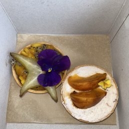 Tropical Tart (left) & Strawberry Apricot Tart(right) Tropical Tart (left) & Strawberry Apricot Tart(right)