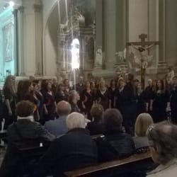 Basilica de San Francisco de Asís - El grupo Coral del Mundo cantando en la basilica