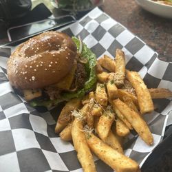 Maggie’s Bistro - Burger!