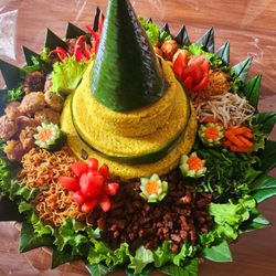 Hawaii Bali Food Indonesia - Yellow coconut rice, side dish : Tempeh, potato patty,chicken curry,mee goreng,sambal,vege with grated coconut.