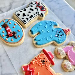 Bon Vivant Cakes - Hot diggity dog cookie decorating class