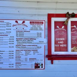 Entrance - menu on left, order window on right where we were promptly greeted by the cheerful Mama Reta.