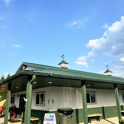 The Market at Deere Valley Farms - Outside