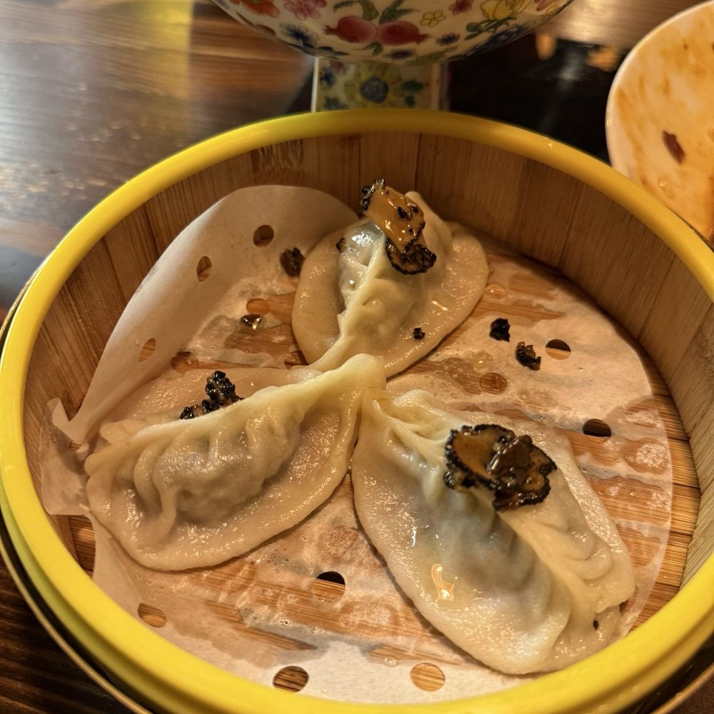 Fusion Dumpling - Wagyu beef with Black Truffle - Dim Sum Near Me - San Francisco, California Fusion Dumpling - Wagyu beef with Black Truffle - Dim Sum Near Me - San Francisco, California