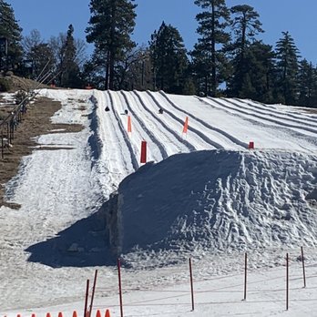 Snow Valley Mountain Resort - Very large hill to slide down - Ski Resorts Near Me - Running Springs, California Snow Valley Mountain Resort - Very large hill to slide down - Ski Resorts Near Me - Running Springs, California