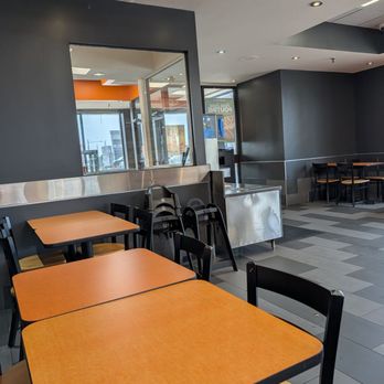 Harvey's - Lots of seating - Burgers Near Me - Woodbridge, Ontario