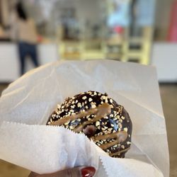 Donut Run - Snickers donut
