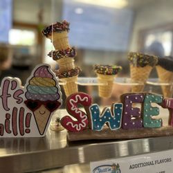 Chill'n Parrot - Cones and waffle cones