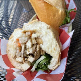 Le’s Banh Mi - Lemongrass Tofu & Mushrooms - Cafes Near Me - Honolulu, Hawaii