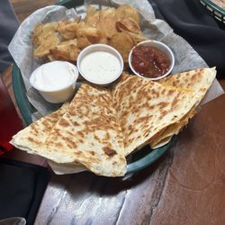 Famers Sports Bar & Grill - Quesadilla