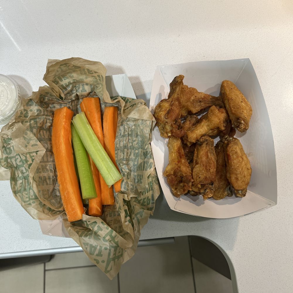 Louisiana rub wings and vegetables Louisiana rub wings and vegetables