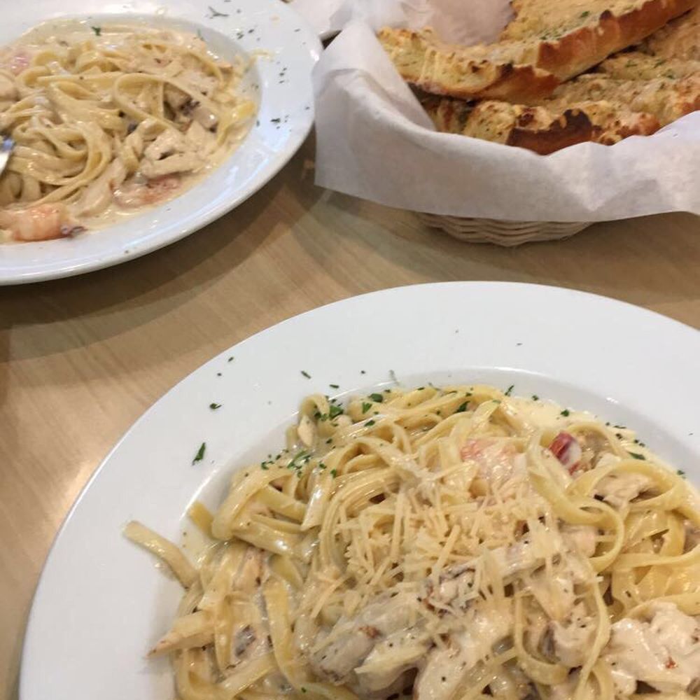 Pasta Pronto - Alfredo fettuccine with grilled chicken and shrimp. Side of Parmesan garlic bread - Italian Near Me - Beaverton, Oregon Pasta Pronto - Alfredo fettuccine with grilled chicken and shrimp. Side of Parmesan garlic bread - Italian Near Me - Beaverton, Oregon