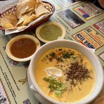 Mariachi's Mexican Restaurant - Queso loco - Mexican Near Me - Brenham, Texas