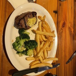 6oz CENTER CUT SIRLOIN* 6oz CENTER CUT SIRLOIN*