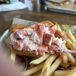Lobster roll 1/2 Lobster roll 1/2