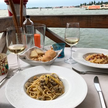 Algiubagio - My primo: linguine with clams. Ambience before sunset - Italian Near Me - Venezia, VE