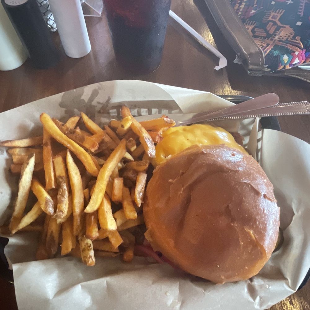 Everett's - Everett's Burger Meal - American Near Me - Omaha, Nebraska Everett's - Everett's Burger Meal - American Near Me - Omaha, Nebraska