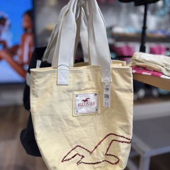 Hollister - Love the colors on this bag. - Women's Clothing Near Me - Pembroke Pines, Florida Hollister - Love the colors on this bag. - Women's Clothing Near Me - Pembroke Pines, Florida