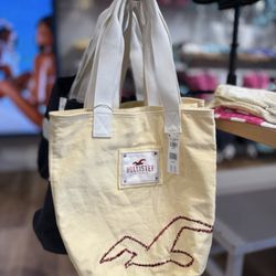Hollister - Love the colors on this bag.