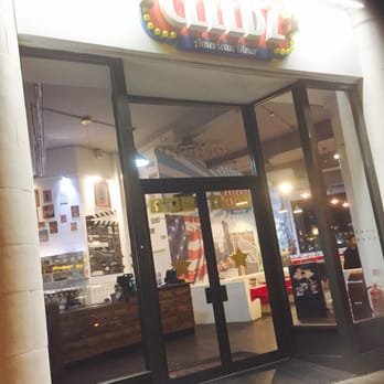Celebz American Diner - American Near Me - Birmingham, XWM