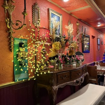Thai Village Restaurant - Decorations - Thai Near Me - Batavia, Illinois Thai Village Restaurant - Decorations - Thai Near Me - Batavia, Illinois
