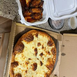 Large Cheese pizza with Sweet Chili wings and a Medium Alfredo pizza with lemon peppers wings AMAZING Large Cheese pizza with Sweet Chili wings and a Medium Alfredo pizza with lemon peppers wings AMAZING