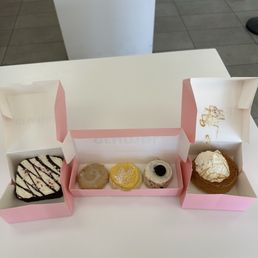 Mini 3 pack lemon bar, cookies & cream, honeybun Jimmy Fallon brownie & Caramel Toffee Butter Cake Mini 3 pack lemon bar, cookies & cream, honeybun Jimmy Fallon brownie & Caramel Toffee Butter Cake