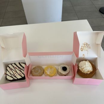Crumbl - South Mountain - Mini 3 pack lemon bar, cookies & cream, honeybun Jimmy Fallon brownie & Caramel Toffee Butter Cake - Bakeries Near Me - Phoenix, Arizona Crumbl - South Mountain - Mini 3 pack lemon bar, cookies & cream, honeybun Jimmy Fallon brownie & Caramel Toffee Butter Cake - Bakeries Near Me - Phoenix, Arizona