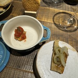 Fuori Rotta - Extra course during the prefix menu: warm meatball, cuddle fish bruschetta, chickpea cracker(?)