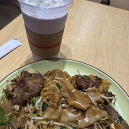 Pad see Ew & Taro smoothie