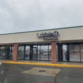 LaVida Massage - Entrance. Located in the same shopping plaza as Bush's grocery & Great Lakes Ace Hardware on west side - Skin Care Near Me - Brighton, Michigan