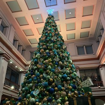 The Marshall Field's Walnut Room - 2025 tree - American Near Me - Chicago, Illinois The Marshall Field's Walnut Room - 2025 tree - American Near Me - Chicago, Illinois